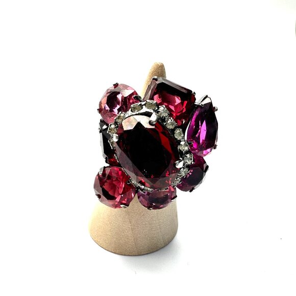 Vintage 1980s Robert Sorrell Cocktail Cluster Ring—Massive Red Pink Rhinestones - Picture 8 of 11